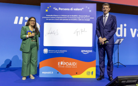 Amazon e il Ministro per le Disabilità insieme per il Terzo Settore: firmato il Protocollo d’Intesa per inclusione e innovazione digitale