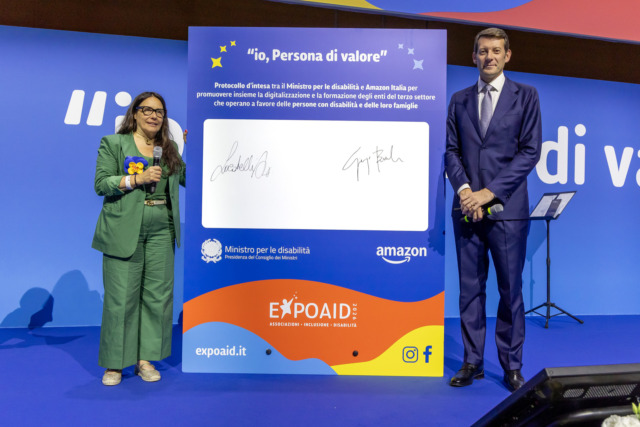 Amazon e il Ministro per le Disabilità insieme per il Terzo Settore: firmato il Protocollo d’Intesa per inclusione e innovazione digitale