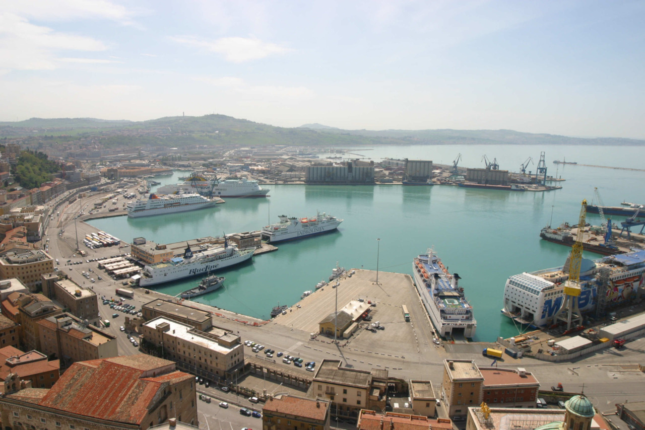 Ancona è la città più vivibile per il meteo. Ma in questi giorni nel capoluogo è caldo da “bollino rosso”