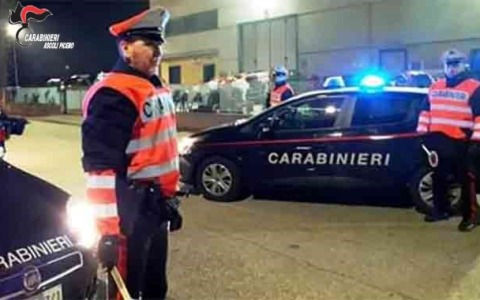 Ascoli. Blitz armato in un appartamento: sette giovani arrestati