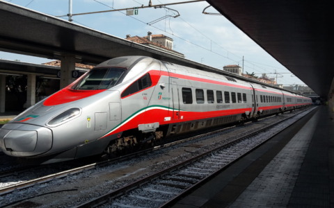 Attacco hacker a Trenitalia, violati i dati dei passeggeri: di quali informazioni si parla
