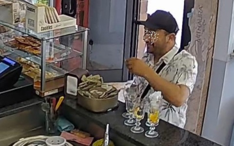 Attenti a quest’uomo che chiede ai negozianti di cambiare denaro: è un truffatore. Fioccano le testimonianze