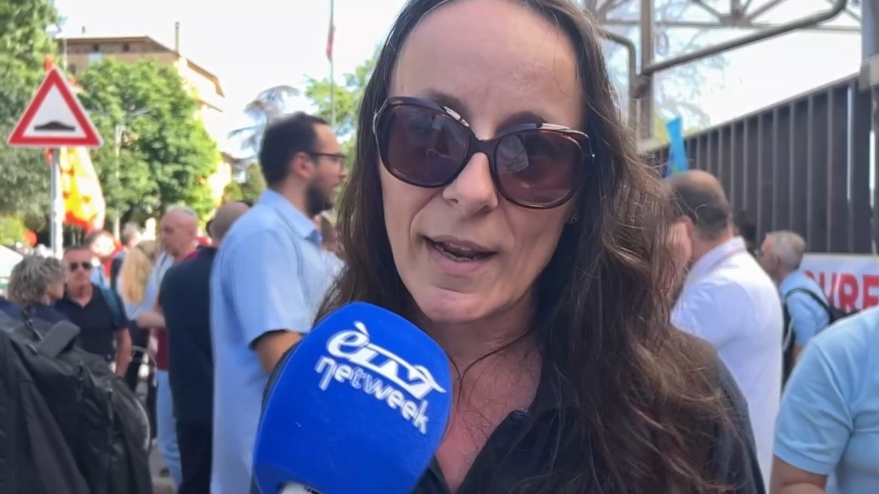 Autista bus aggredito: presidio davanti alla sede Tper, le voci dei lavoratori