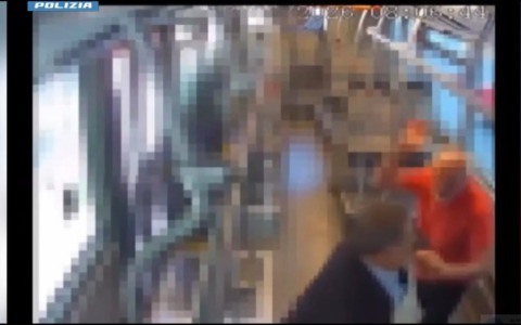 Autista Tper preso a morsi, ecco il video della lite con il passeggero