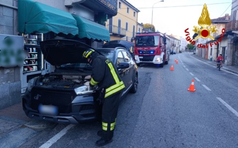 Auto contro furgone: un ferito