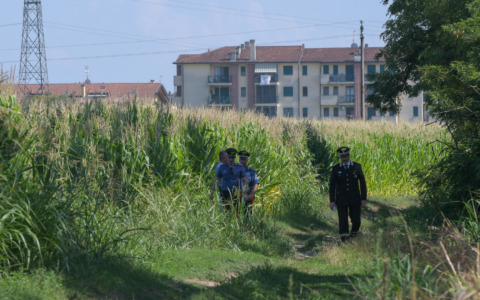 Auto rubata ritrovata in un canale: all’interno il corpo senza vita di un uomo