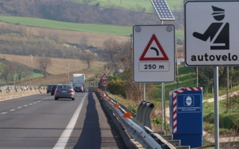 Autovelox, Salvini firma il decreto sull’omologazione: nuove regole per controlli e multe