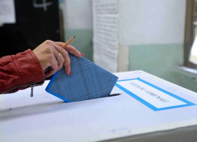 Ballottaggi, Arezzo e Viareggio al voto: cala ancora l’affluenza