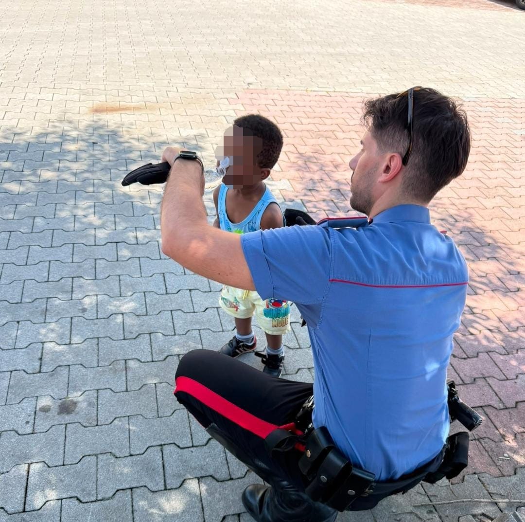 Bassa Bresciana: due bambini piccoli rimasti bloccati in auto, l’intervento dei carabinieri