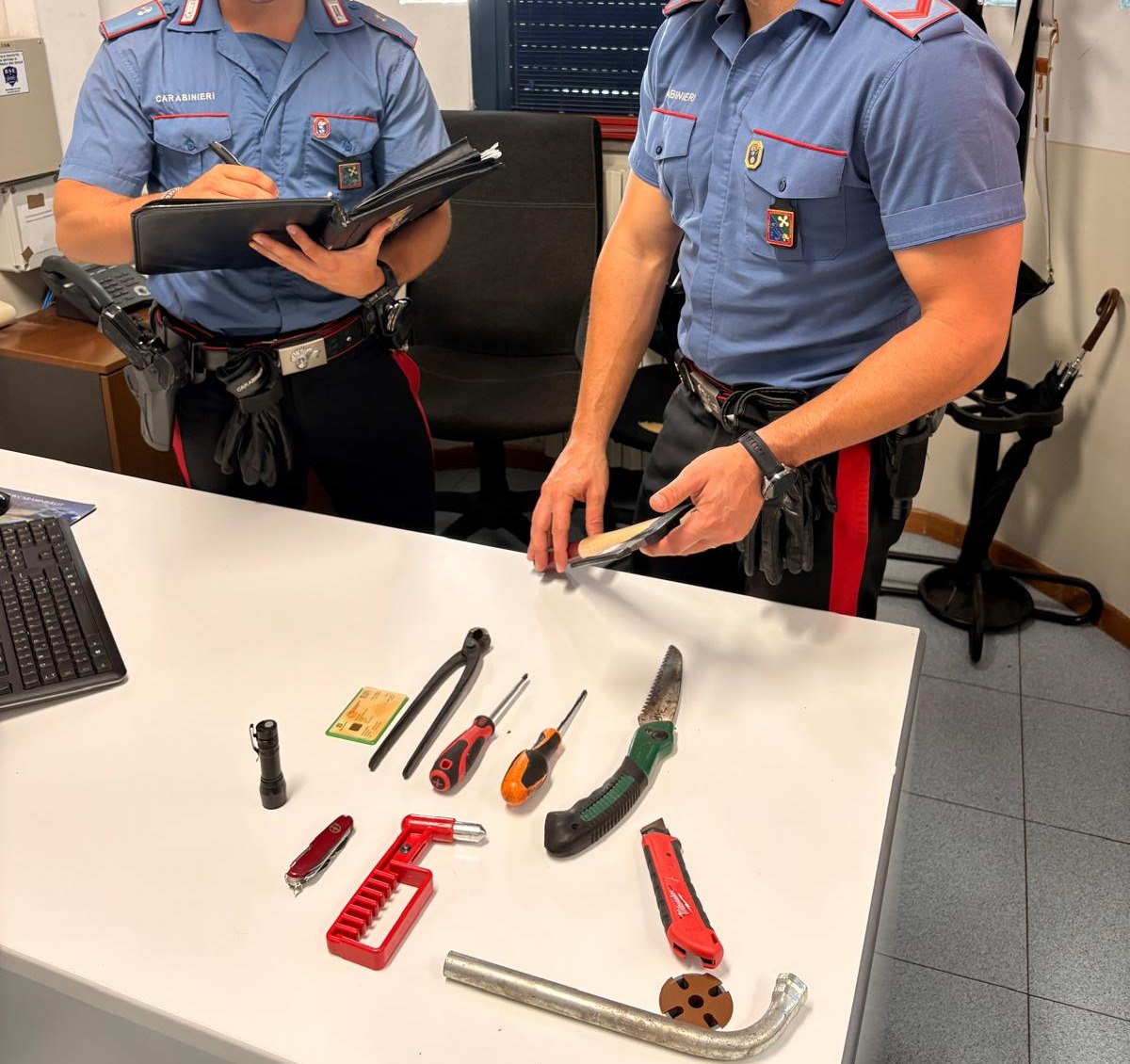 Beccato a danneggiare auto in sosta, era stato arrestato il giorno prima per lo stesso motivo