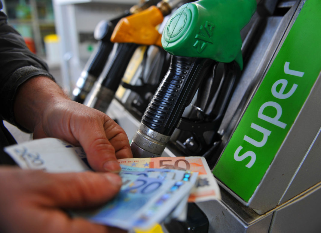 Benzina e diesel, grazie per lo sconticino ma non basta. Dove costa meno a Bergamo