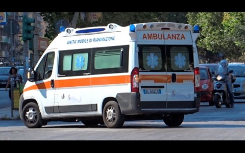 Bimbo di 11 anni investito da un camion di rifiuti: morto sul colpo