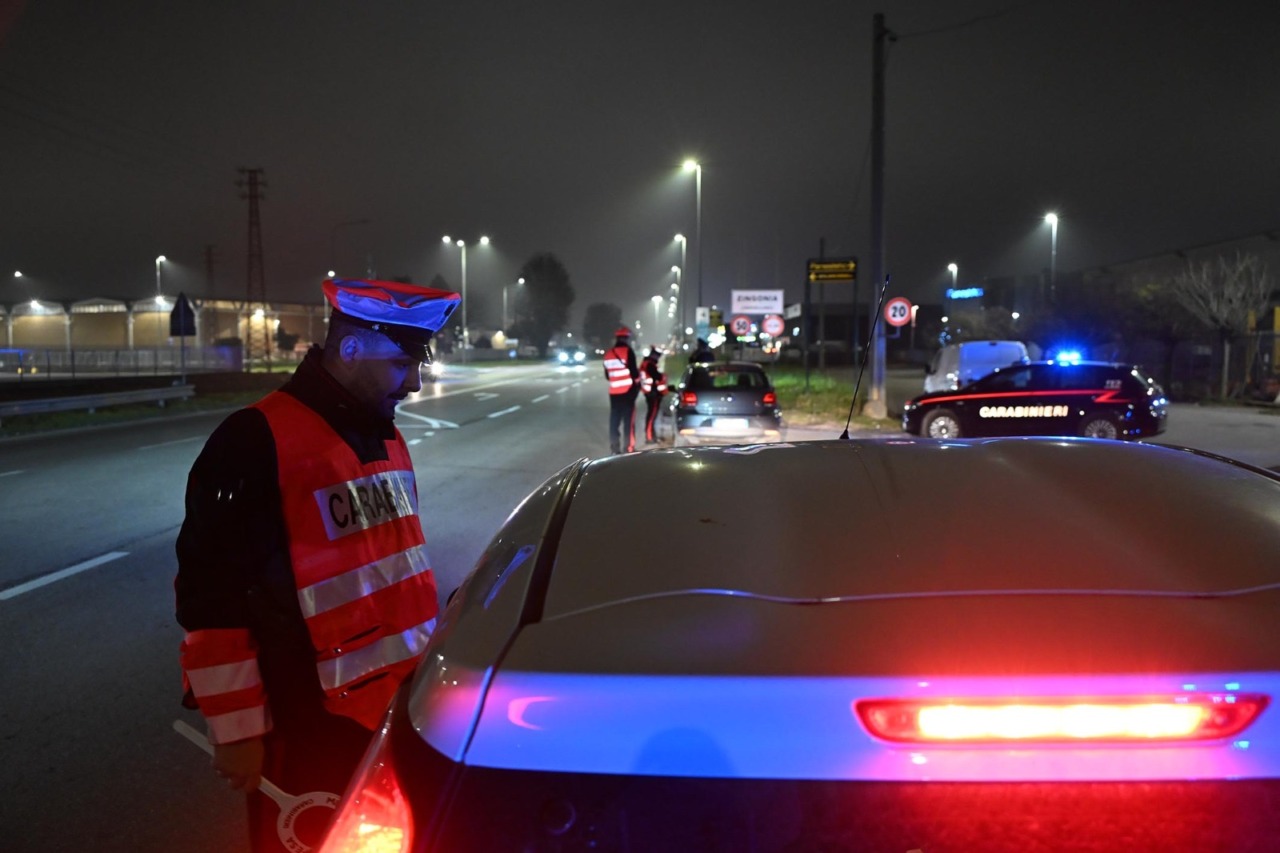 Box trasformato nella “grotta di Alì Babà”: sequestrata merce rubata, tre denunciati