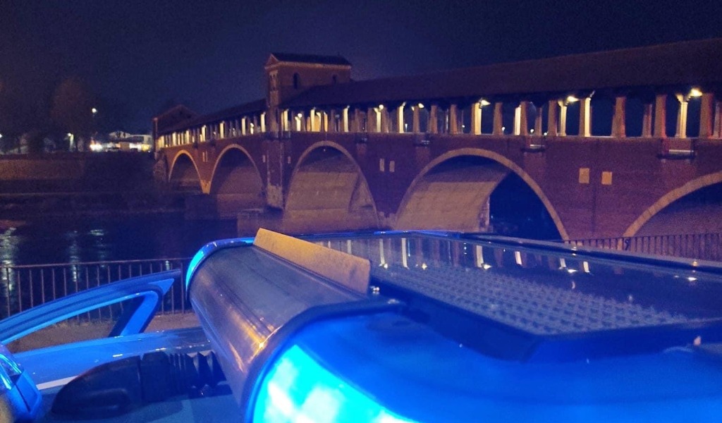 Caccia all’uomo nella notte a Pavia: la Polizia recupera due scooter rubati dopo un inseguimento da brivido