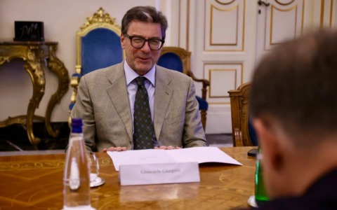 Carburanti: il 6 giugno scadono gli sconti sulle accise, Giorgetti studia una proroga e parla di “accise mobili”