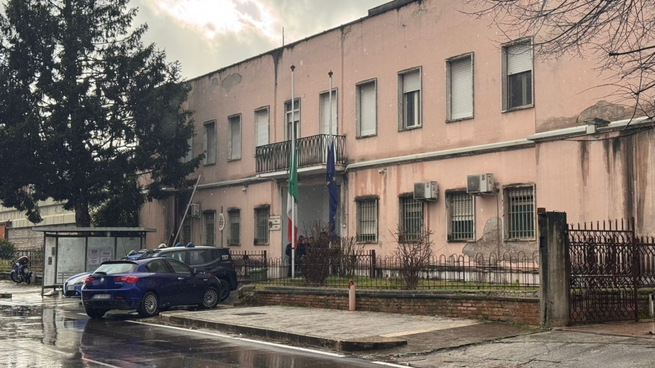 Carcere sommerso dai rifiuti, ordinanza urgente del sindaco Mastrangeli