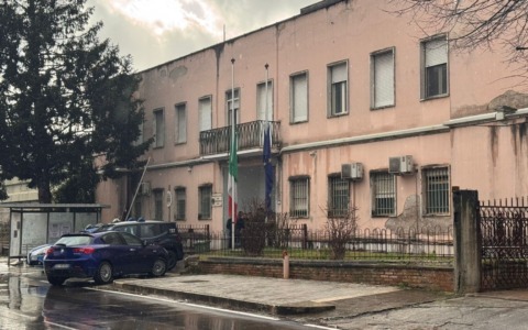 Carcere sommerso dai rifiuti, ordinanza urgente del sindaco Mastrangeli