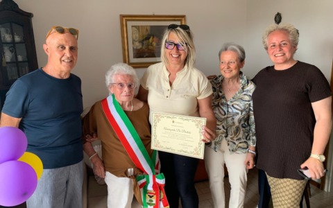 Cento anni di sorrisi e ricordi: la splendida storia di Annunziata de Bartolo detta Mari