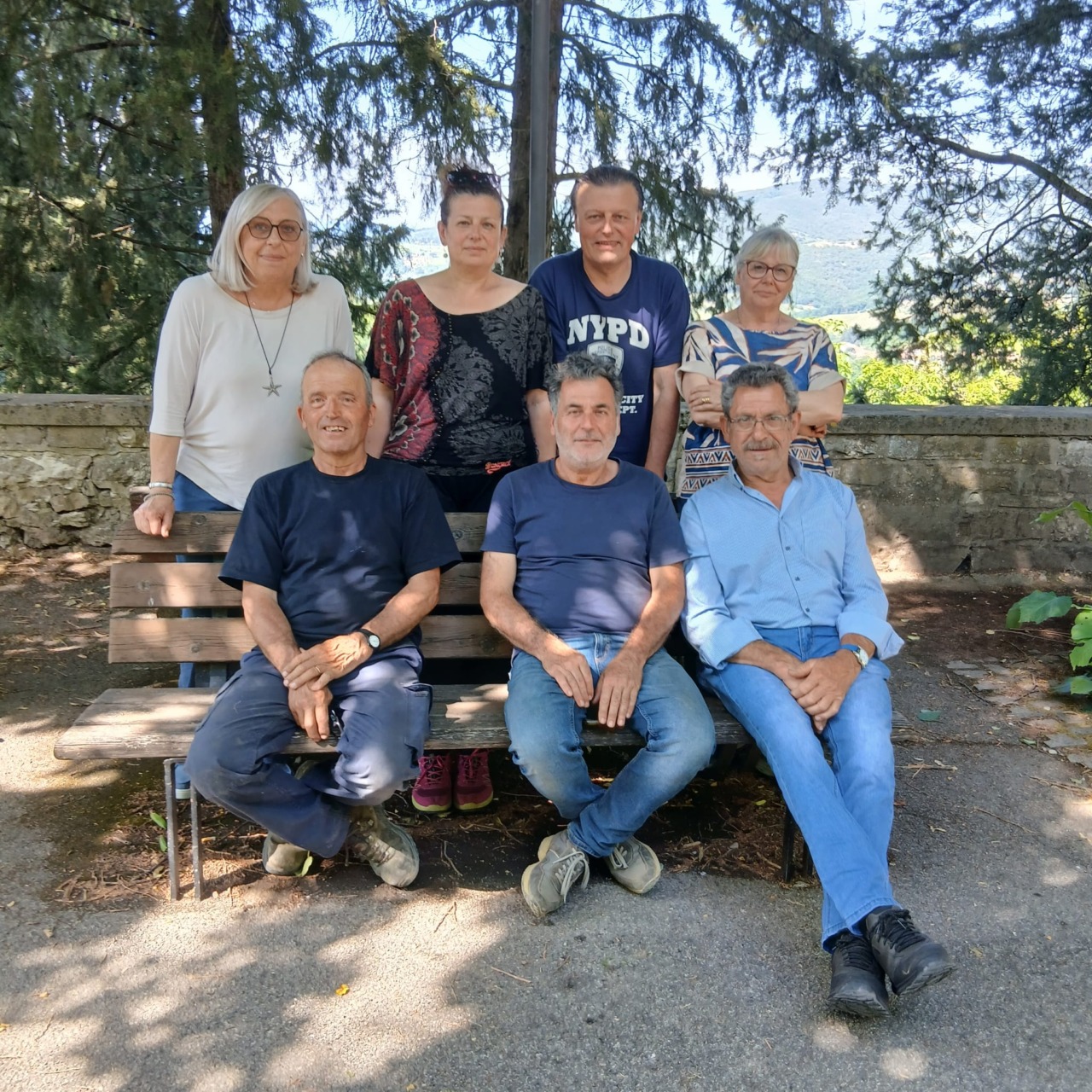 Cento persone a tavola nel castello di Montefioralle