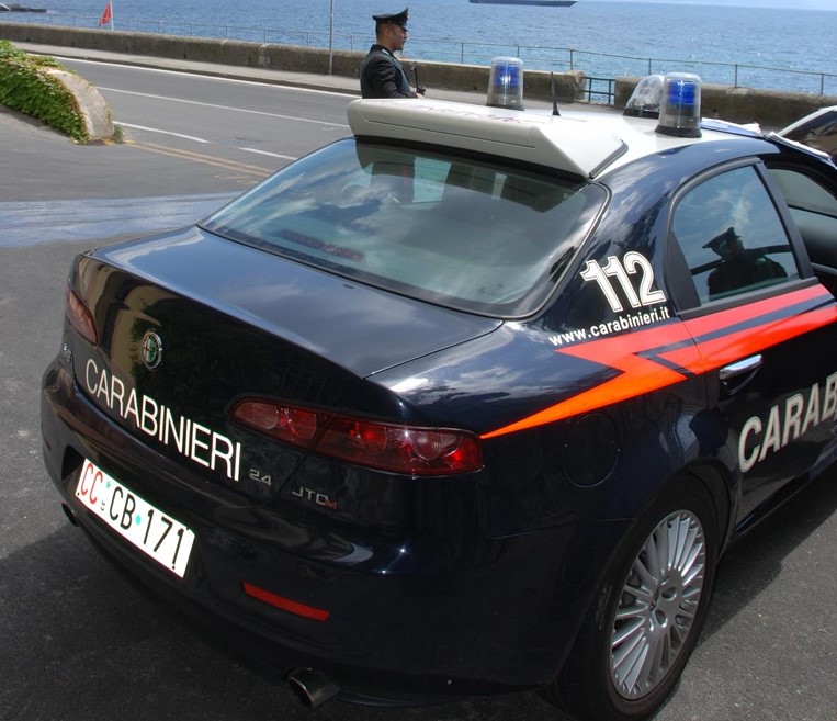 Chiavari, guida senza casco un motociclo rubato: denunciato 33enne