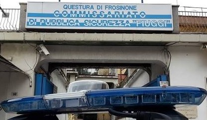 Coltello e manganello, denunciato dalla Polizia un uomo di 50 anni
