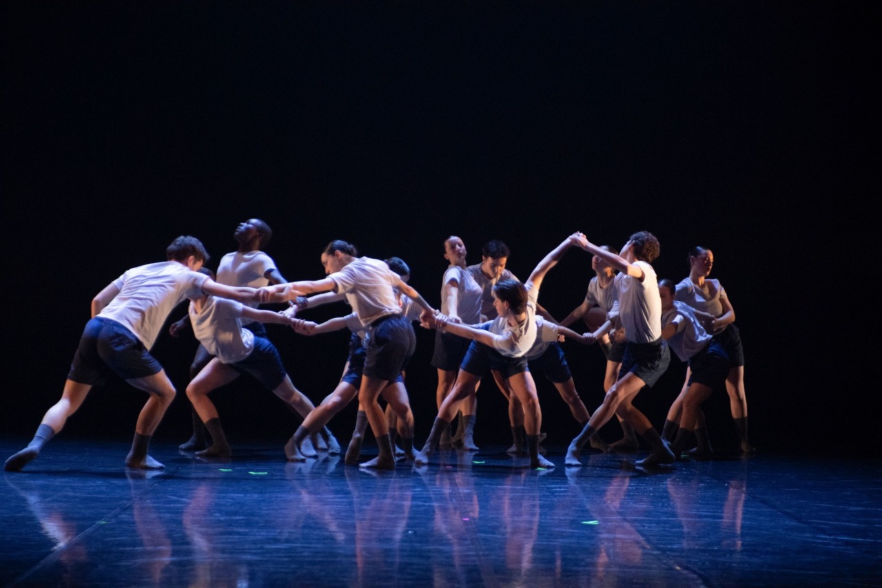 Con sfondo il fiume Po serata di danza contemporanea