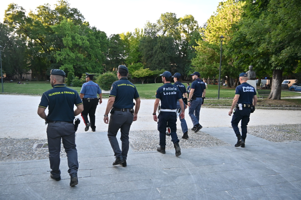 Controlli straordinari nel centro città di Cremona: identificate 135 persone
