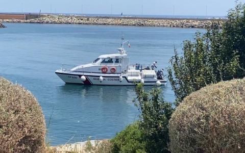 Corpi in mare a Imperia. Indaga la Guardia Costiera
