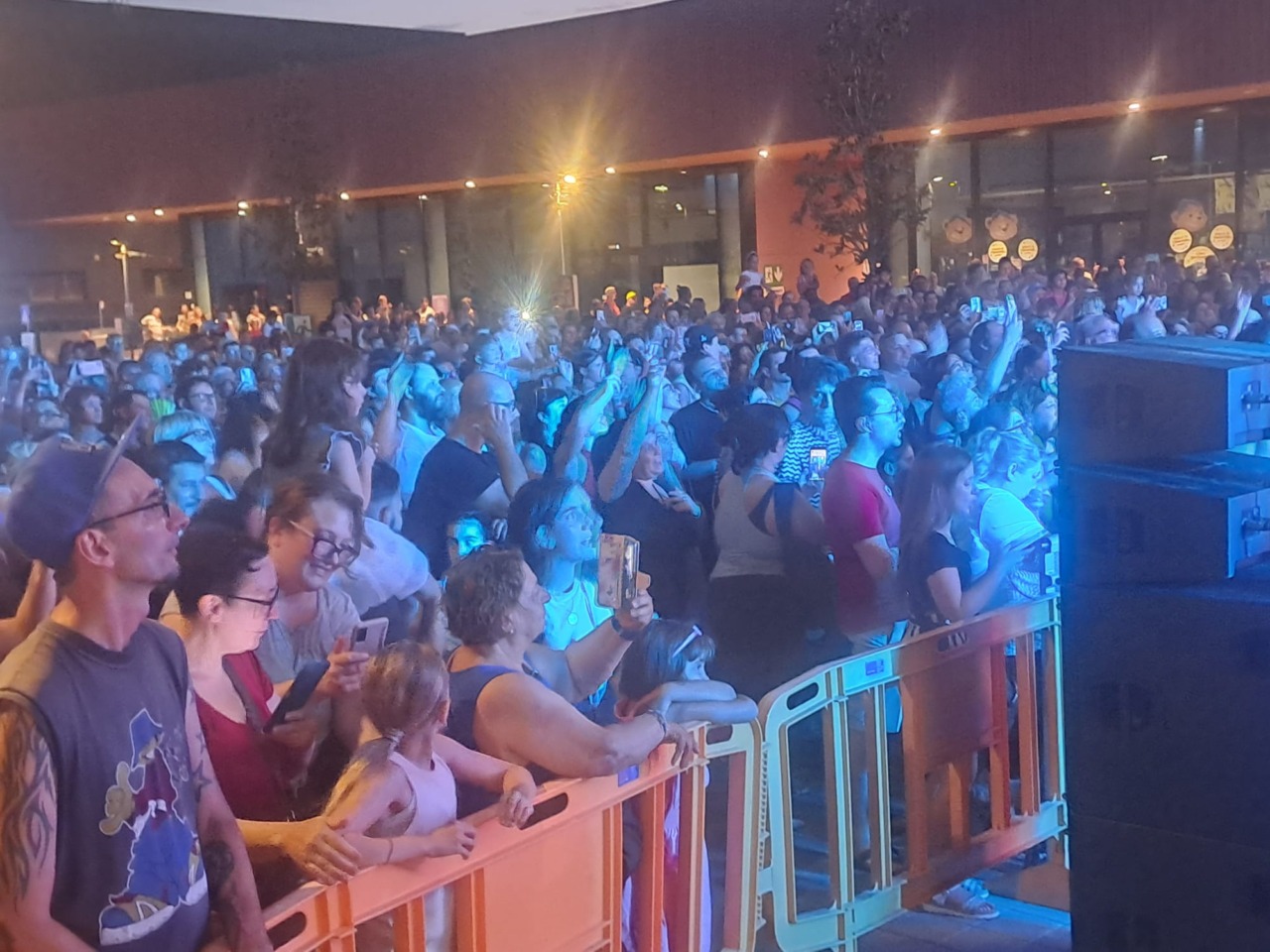 Cristina D’Avena conquista Settimo: folla entusiasta al Summer Village del Settimo Cielo