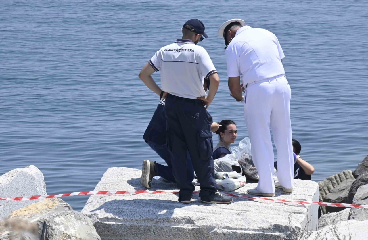 Disposta l’autopsia sui corpi dei giovani morti in mare