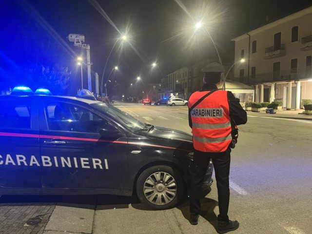 Divieto di avvicinamento per marito geloso e violento