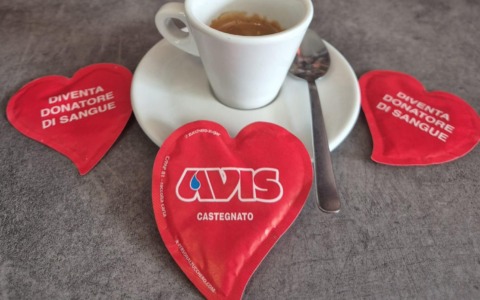 Dolce come una bustina di zucchero: l’Avis di Castegnato sensibilizza sulla donazione del sangue