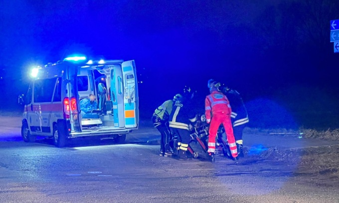 Dramma nella notte in viale Forlanini: centauro 62enne perde la vita schiantandosi contro un palo e rimanendo decapitato