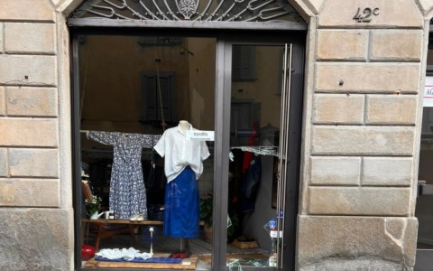 Ennesimo furto in centro a Bergamo, vittima la boutique Valentina Ravasio in via Sant’Alessandro