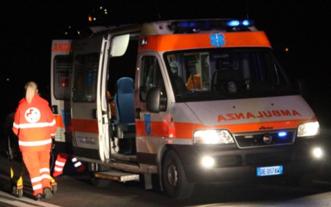 Esagera con l’alcol, soccorsa una ragazza