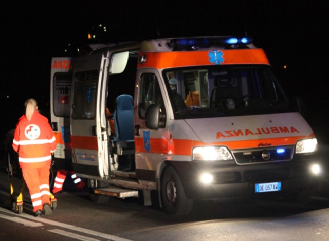 Esagera con l’alcol, soccorsa una ragazza