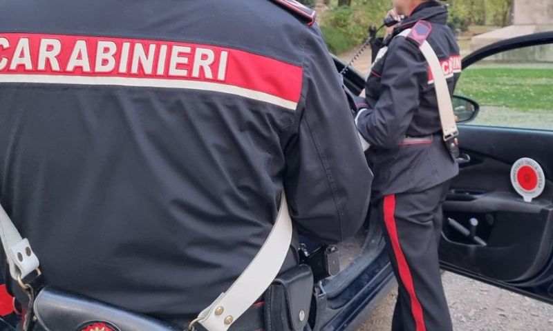 Esce di strada con l’auto: viene trovato con un tasso alcolemico record alla guida