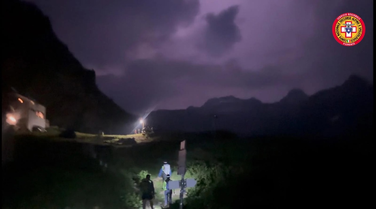 Escursionisti tedeschi bloccati nella notte: soccorse 27 persone in Val Formazza