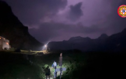 Escursionisti tedeschi bloccati nella notte: soccorse 27 persone in Val Formazza