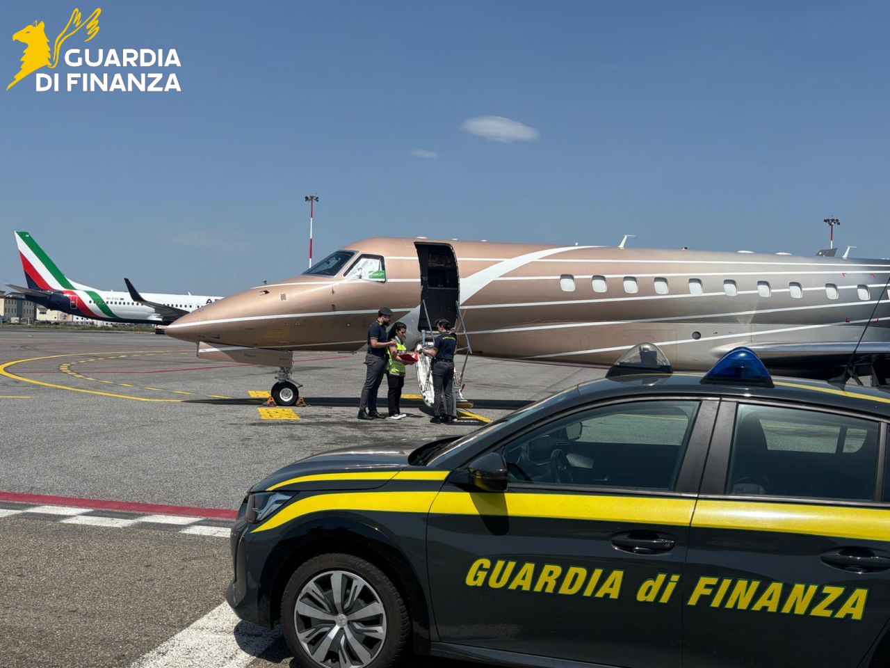 Evasione al volo, operazione della Finanza sul traffico aereo di lusso – VIDEO