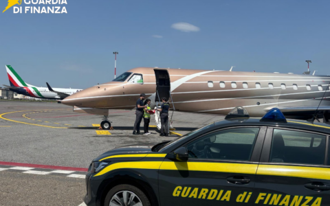 Evasione al volo, operazione della Finanza sul traffico aereo di lusso – VIDEO