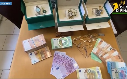 Falsi investimenti e riciclaggio, smantellata la rete tra Firenze e Arezzo