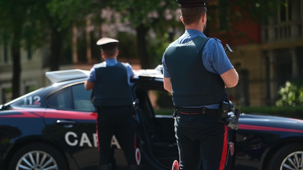 Fermato dopo 30 chilometri di inseguimento: “Stavo tirando cocaina, mi sono spaventato”