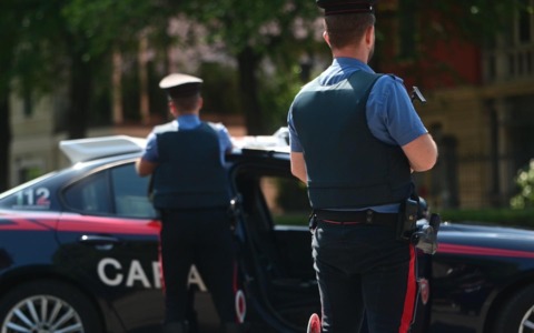 Fermato dopo 30 chilometri di inseguimento: “Stavo tirando cocaina, mi sono spaventato”