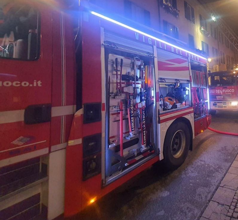 Fuga di gas a Olginate, auto trancia una tubazione