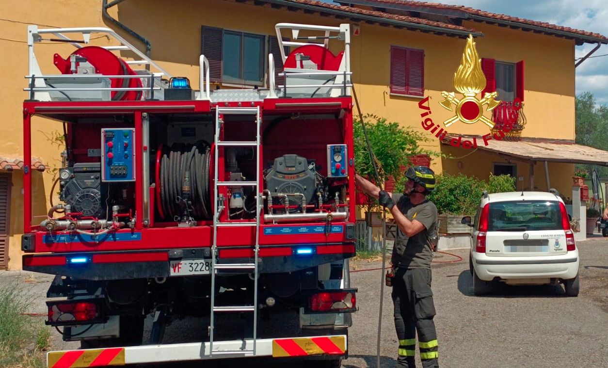 Fuoco in appartamento a Scandicci: un uomo ustionato
