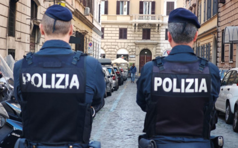 Furti nei centri commerciali, presa la banda
