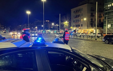 Furti sulle auto dei turisti, due arresti