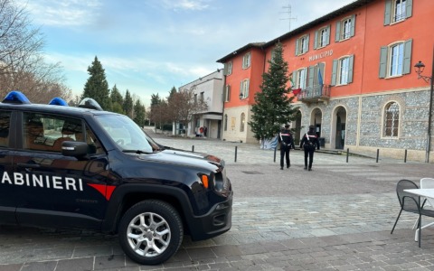 Furto in auto e tentato prelievo all’Atm: i Carabinieri denunciano un 20enne