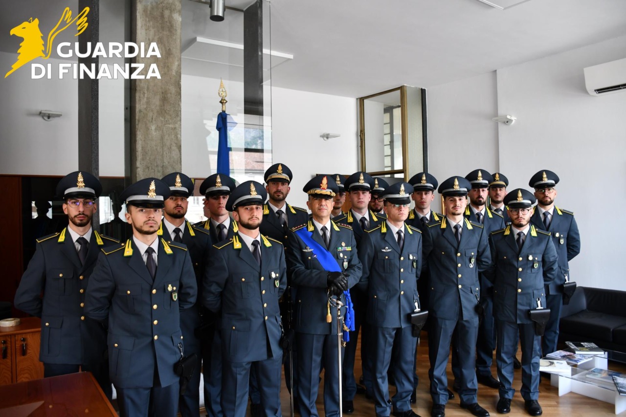 Giuramento per 14 nuovi finanzieri: entrano in servizio nei comandi comaschi